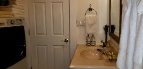 Lents Guesthouse - Nice Home in Southeast Portland - Image 3