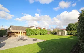 Family retreat, games room and hot tub - Image 2