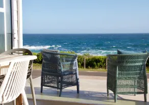 Seafront house with a view - Image 4