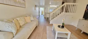 🌤Renovated townhouse 2bed 2bath 1 Mile to UF🏉 - Image 3