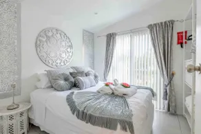 Sydney Executive Garden Apartments - Image 3