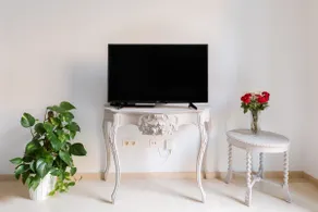 Luxury apartment in the center. Parking. Great location - Image 4