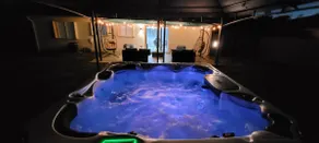 Beautiful house with jacuzzi and pool table! - Image 3