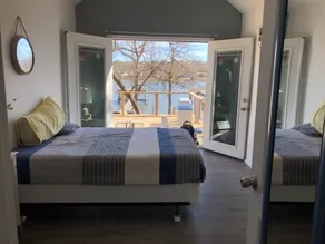 Waterfront Retreat, Spacious Outdoor Deck! Dogs - Image 3
