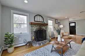 Spacious, Comfy Colonial, minutes to Boston and highways - Image 3