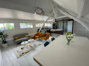 Beautiful renovated apartment with 3 suites - Image 2