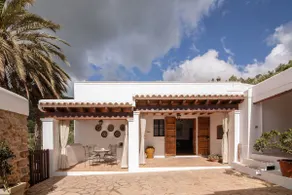 Cottage Can Rotes with garden and barbecue. - Image 2