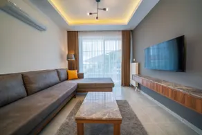 Midpoint Suites - Deluxe Suite 105 - Image 4