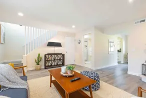 Cheerful 3 Bedrooms Townhouse w/ indoor fireplace - Image 4