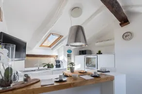 Charming apartment with terrace in the heart of the city - Image 4