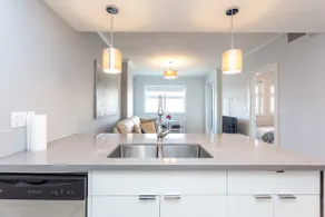 MODERN CONDO BY CHINATOWN, WIFI , A/C & STAMPEDE - Image 3
