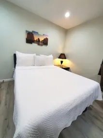 Adorable guest house with indoor patio - Image 4