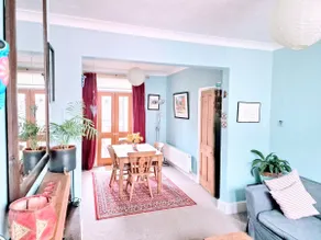 Delightful 2 bed garden cottage (free parking) - Image 2