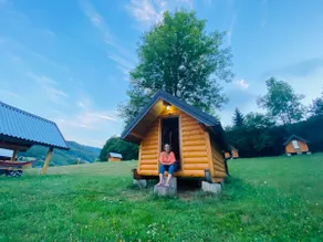 Adorable wooden cabins - Image 4
