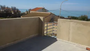 Holiday home with veranda with sea view - Image 4