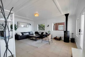 Sunset Shores: Waterfront Cottage on Vashon Island - Image 5