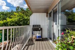 Fraser Street bright and cheery condo (licensed) - Image 4