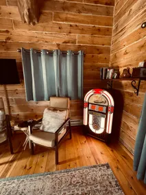 Honey Bear Acres / HOT TUB / Sleeps 4 - Image 2