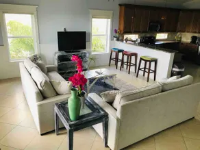 Sleeps 10 Pool Elevator Beach/Bay views - Image 4