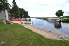 Bedårende hus på West Twin Lake Canal - Image 3