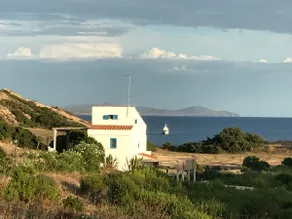 Between the sea and the sky, a hidden location - Image 2