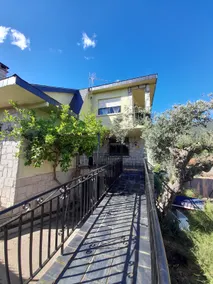 Villa with pool in La Adrada - Image 3