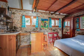 Stone Cabin Betis - Image 5