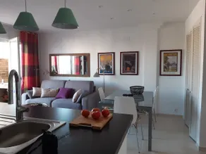 Cozy apartment overlooking the harbor - Image 5