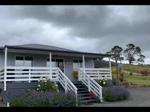 Mayfield Farm Cottage - Luxurious and Modern - Image 4
