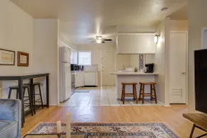 Stylish, roomy 2br in Tech Terrace with large yard - Image 5