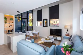 Loft Apartment Bond Quarter - Image 2