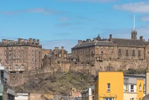 Stunning Victorian city flat with castle view - Image 2