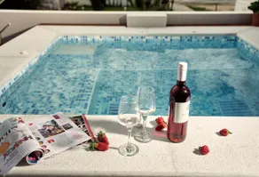 Deluxe Suite - Image 2
