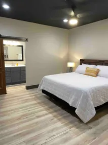 The Lawft Suite 3, 2Bed/2 Bath, Sorry No Pets - Image 4