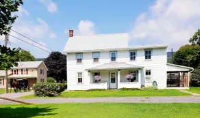 Dayze Gone Bye Guest House - Image 3
