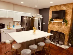 OTR!-DWNTN 5Bedrooms-4Baths-3ParkingSpots-2Kitchen - Image 2