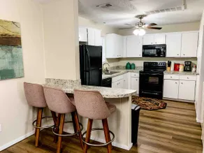 Clean&Fresh3BR/2BAEZ access to S LBK/S Loop 289 - Image 4