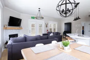 Rustic Chic Renovated 2Bd Condo by Village - Image 2