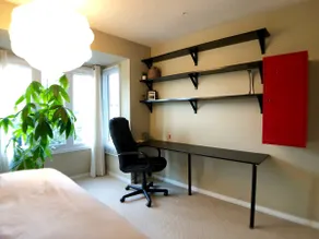 Spacious BRIGHT 1500 Sq Foot Burlington Townhouse! - Image 3