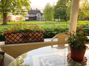 Gracious, Spacious home walkable to Inns/Spa - Image 4