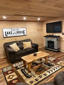 Camp Hope Lake House with hot tub - Image 2