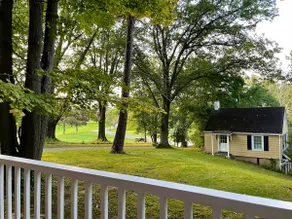 Charming 2 bedroom cottage on the EA golf course - Image 3