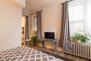 Capitol Hill Charm•King-Bed•Deck•Near Metro - Image 2