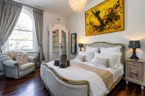 Luxury Colonial Terrace House in the Rocks - Image 3