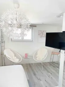White Cocooning Apartment in the quiet countryside - Image 3