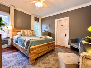 Fancy's Historic Apartment - Image 3