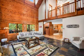 Honey Bear Cabin In the Woods w/hot tub… - Image 4