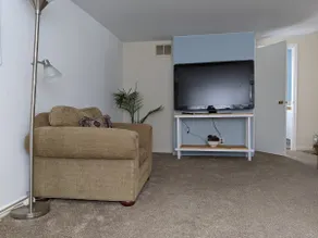 Lovely Apartment-Walking distance from downtown! - Image 5