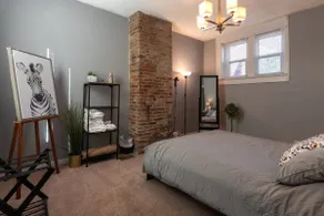Cozy Apt in Walkable Area Downtown with Parking - Image 4