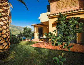 Villa with swimming pool, garden and sea view - Image 5